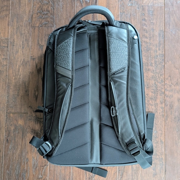 Nomatic Travel Pack 20L Expands to 30L Backpack - Picture 9 of 16